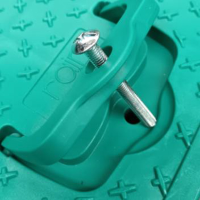 Zaisťovacia skrutka veka šachty RAIN CET.