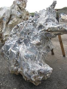 Solitérny kameň, hmotnosť 3110 kg, výška 190 cm